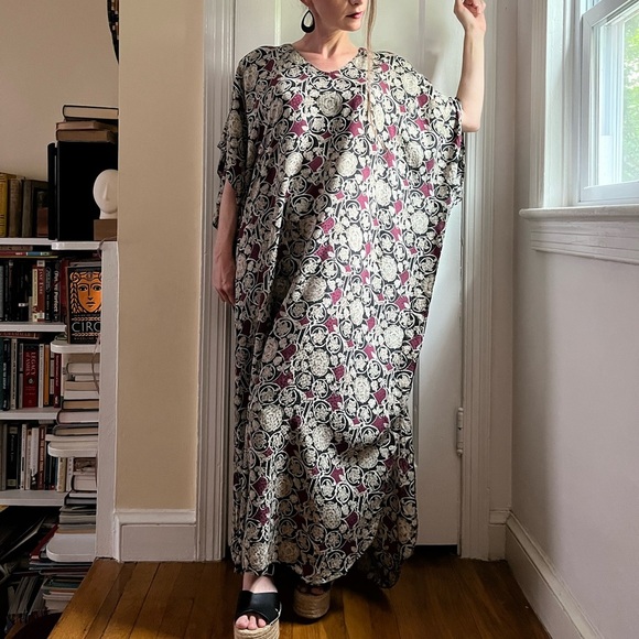 Adrianna Papell 100% Silk Caftan Black Tan Maroon Print One Size Kaftan Vintage - Picture 15 of 16